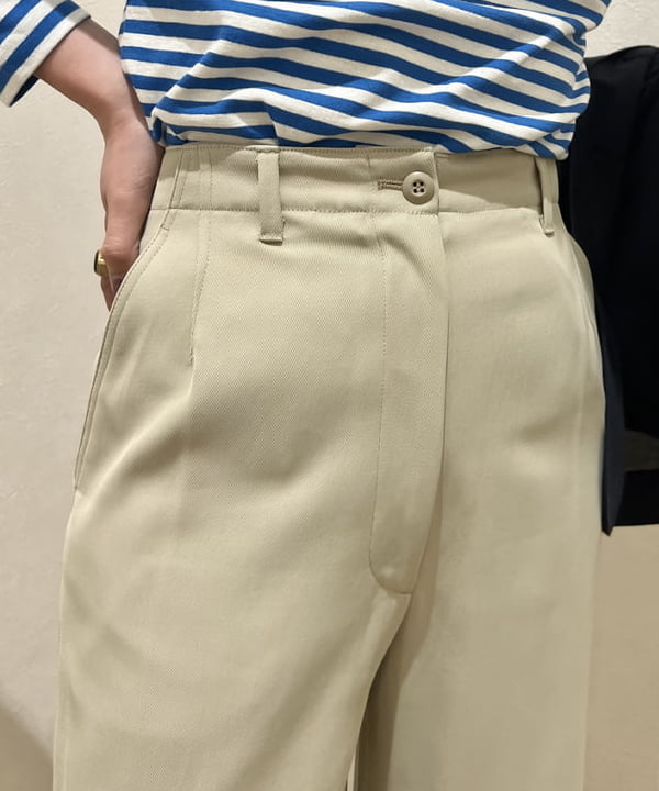 篠崎 香月さんの「BEAMS WOMEN｜Le minor / マドモアゼル バックUネック カットソー」を使ったコーディネート