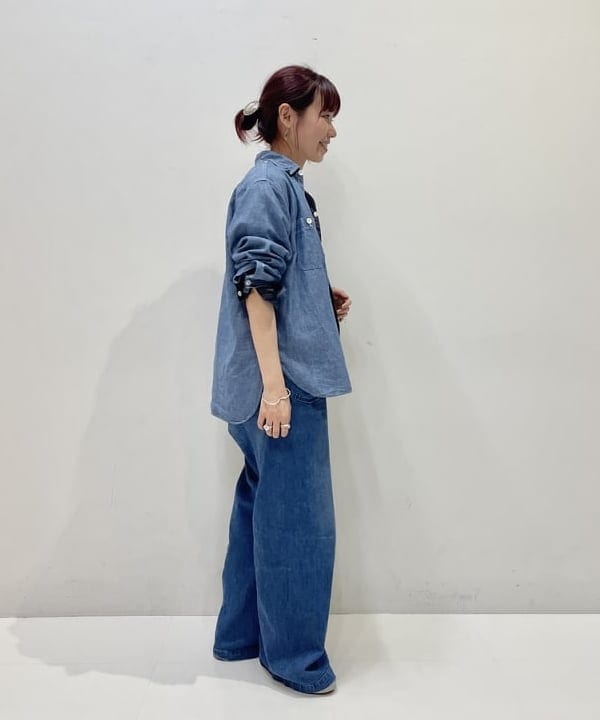 SHINAGAWAさんの「BEAMS WOMEN｜【別注】BUZZ RICKSON'S / シャンブレー ロングスリーブ シャツ」を使ったコーディネート