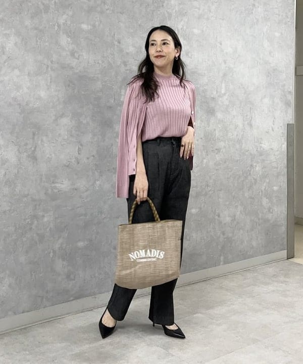 関 桂子さんの「BEAMS WOMEN｜エディター坪田あさみ &times; woadblue &times; Demi-Luxe BEAMS / 別注 2タック デニムパンツ」を使ったコーディネート