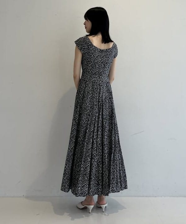 山田 千遥さんの「BEAMS WOMEN｜MARIHA × Demi-Luxe BEAMS / 別注 月の夢のドレス プリント」を使ったコーディネート