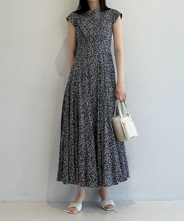 山田 千遥さんの「BEAMS WOMEN｜MARIHA × Demi-Luxe BEAMS / 別注 月の夢のドレス プリント」を使ったコーディネート