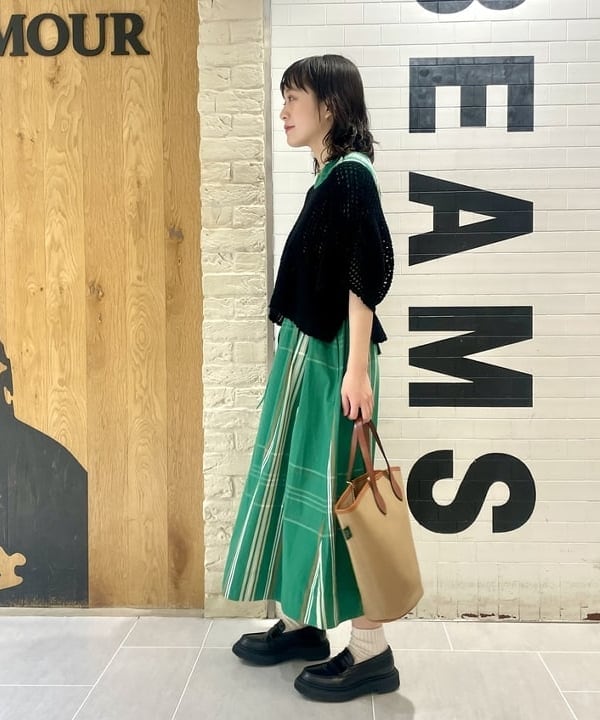 笠井 祐希さんの「BEAMS WOMEN｜BEAMS BOY / ショート スクエアネック ベスト」を使ったコーディネート