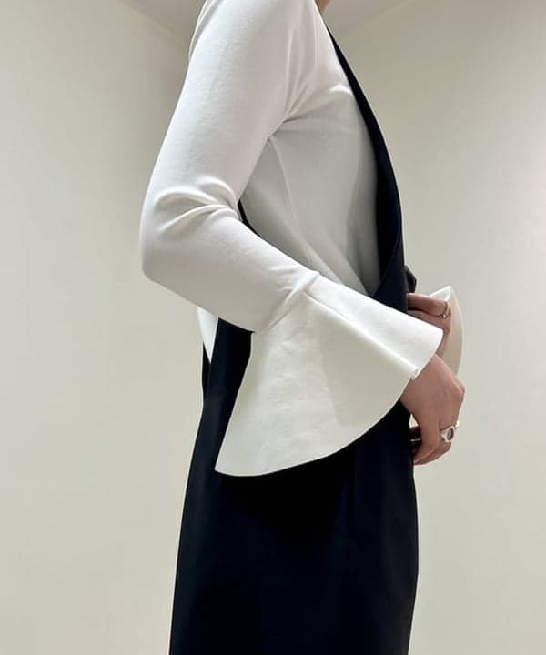 中丸　栞さんの「BEAMS WOMEN｜PAPYRUS / Candy Wrapper レース ハンドバッグ M」を使ったコーディネート