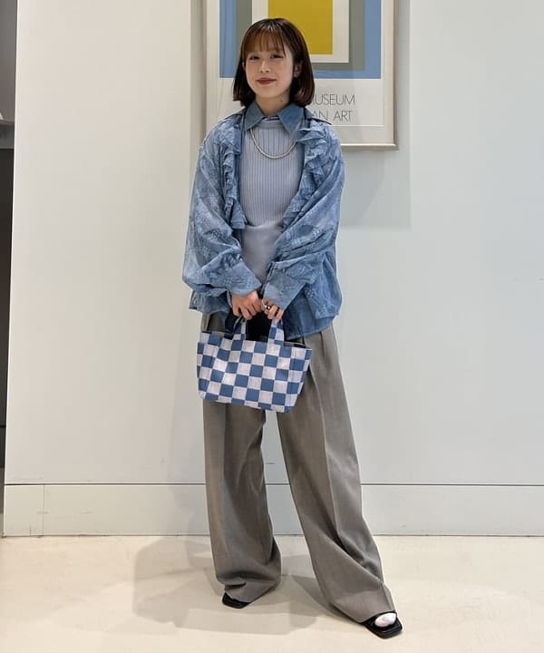 ando naoさんの「BEAMS WOMEN｜【別注】BUZZ RICKSON'S / シャンブレー ロングスリーブ シャツ」を使ったコーディネート