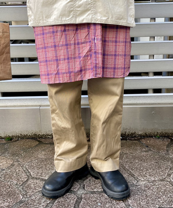 コウリキ　マミさんの「BEAMS WOMEN｜【別注】BUZZ RICKSON'S / チノパンツ」を使ったコーディネート