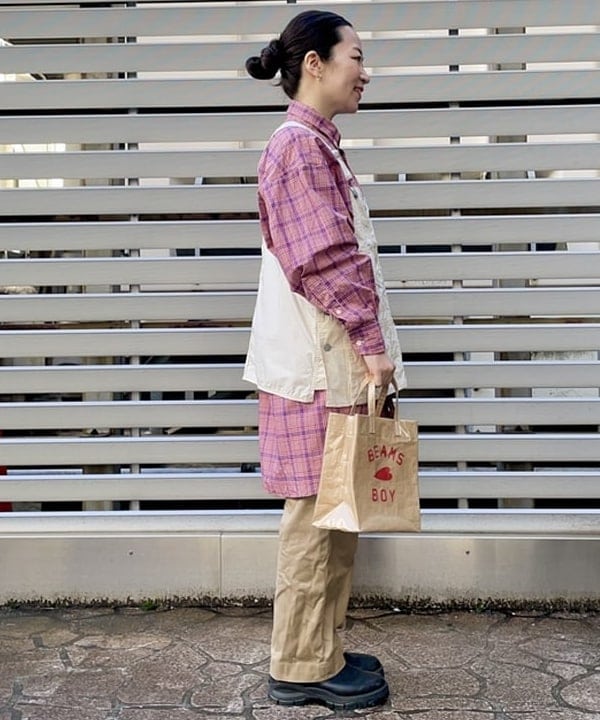 コウリキ　マミさんの「BEAMS WOMEN｜【別注】BUZZ RICKSON'S / チノパンツ」を使ったコーディネート
