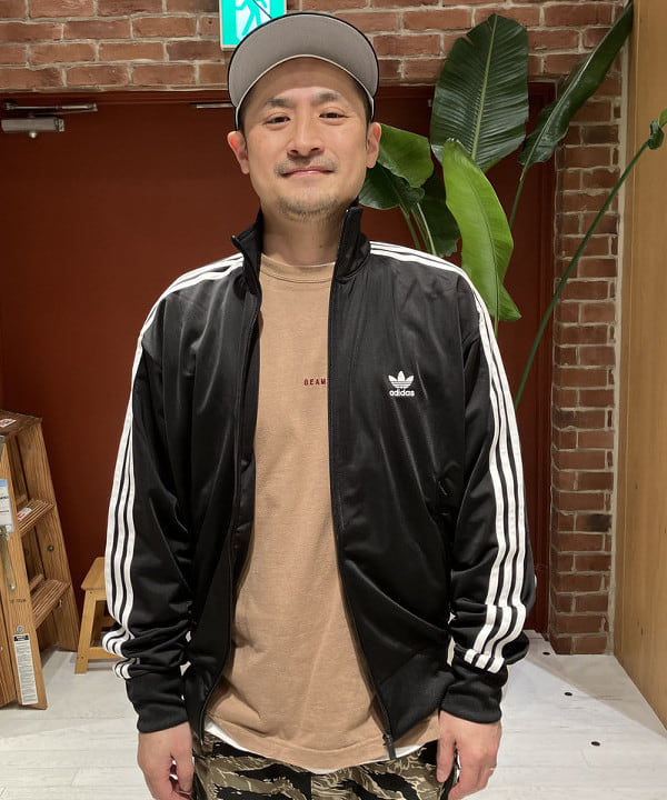 穴井 唯志さんの「BEAMS WOMEN｜adidas / アディカラー クラシックス ファイヤーバード トラックトップ」を使ったコーディネート