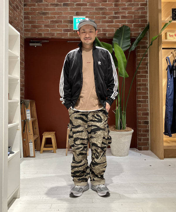 穴井 唯志さんの「BEAMS WOMEN｜adidas / アディカラー クラシックス ファイヤーバード トラックトップ」を使ったコーディネート