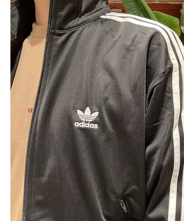 穴井 唯志さんの「BEAMS WOMEN｜adidas / アディカラー クラシックス ファイヤーバード トラックトップ」を使ったコーディネート