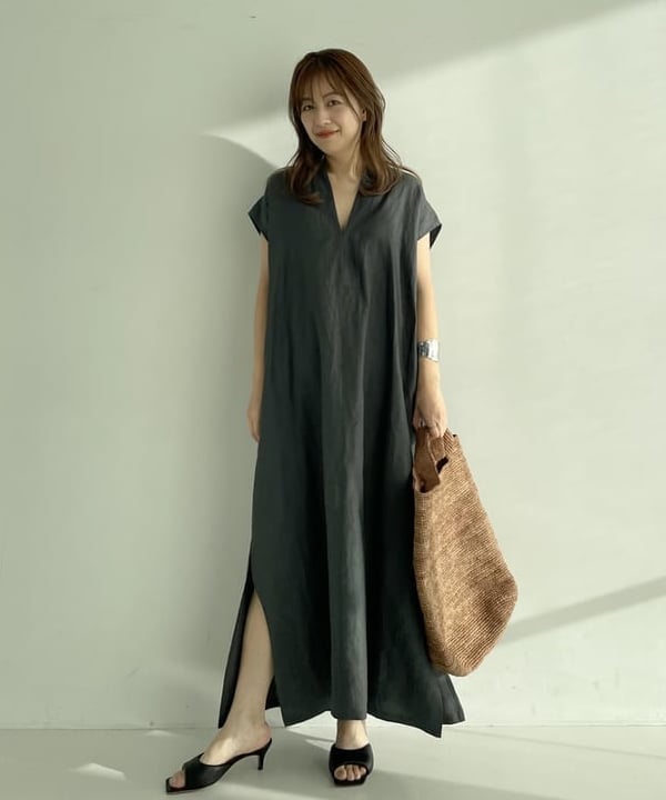 住吉　明佳さんの「BEAMS WOMEN｜Demi-Luxe BEAMS / ウエーブ ワイド バングル」を使ったコーディネート