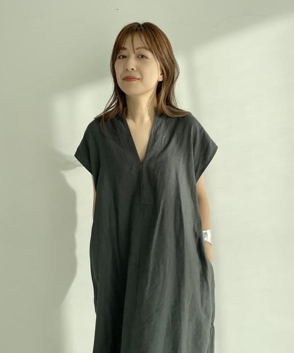 住吉　明佳さんの「BEAMS WOMEN｜Demi-Luxe BEAMS / ウエーブ ワイド バングル」を使ったコーディネート