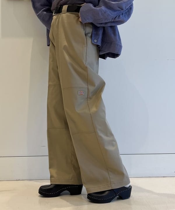 ミナミマリコさんの「BEAMS WOMEN｜Dickies × BEAMS BOY / 別注 ワイド ダブルニー パンツ」を使ったコーディネート