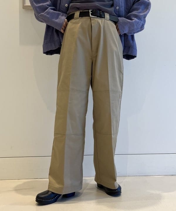ミナミマリコさんの「BEAMS WOMEN｜Dickies × BEAMS BOY / 別注 ワイド ダブルニー パンツ」を使ったコーディネート