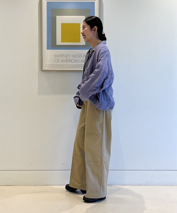 ミナミマリコさんの「BEAMS WOMEN｜Dickies × BEAMS BOY / 別注 ワイド ダブルニー パンツ」を使ったコーディネート