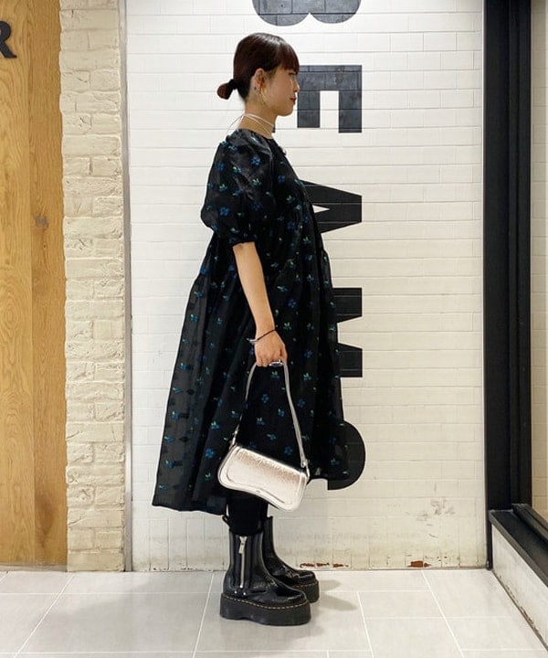 りかちょび/岸本梨佳さんの「BEAMS WOMEN｜Otro Accesorio / フラワー リング」を使ったコーディネート