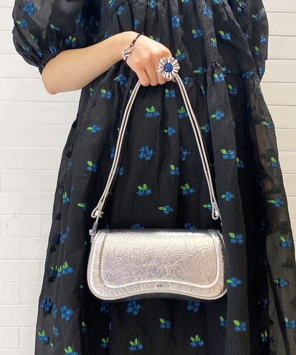 りかちょび/岸本梨佳さんの「BEAMS WOMEN｜Otro Accesorio / フラワー リング」を使ったコーディネート