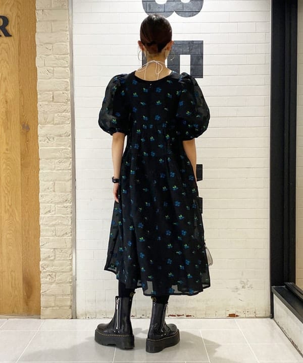 りかちょび/岸本梨佳さんの「BEAMS WOMEN｜Otro Accesorio / フラワー リング」を使ったコーディネート