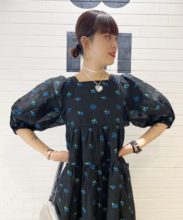 りかちょび/岸本梨佳さんの「BEAMS WOMEN｜Otro Accesorio / フラワー リング」を使ったコーディネート