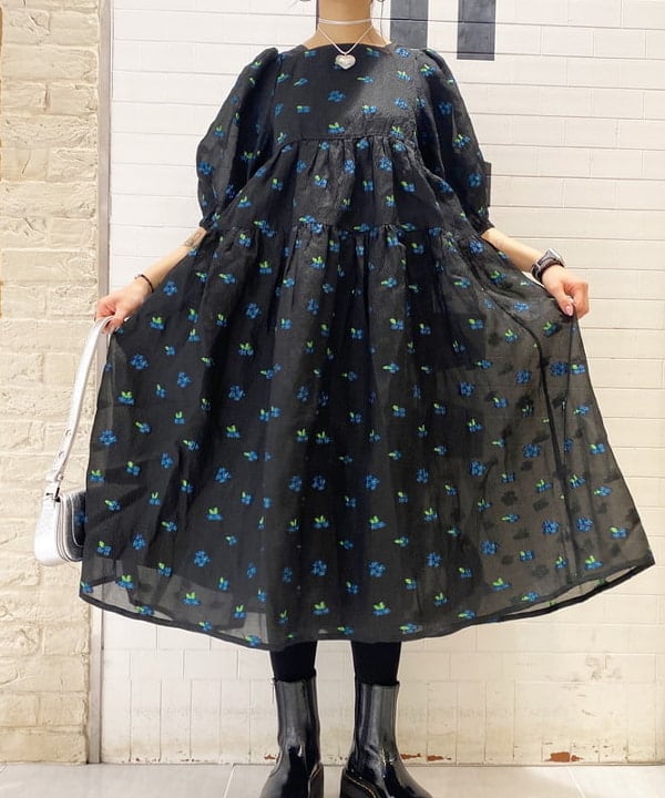 りかちょび/岸本梨佳さんの「BEAMS WOMEN｜Otro Accesorio / フラワー リング」を使ったコーディネート