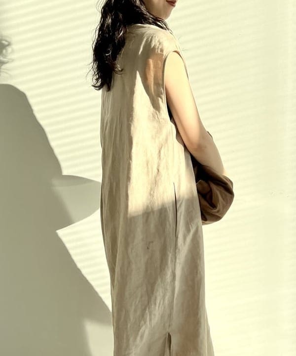 中丸　栞さんの「BEAMS WOMEN｜PAPYRUS / リネン Candy Wrapper ハンドバッグ L」を使ったコーディネート