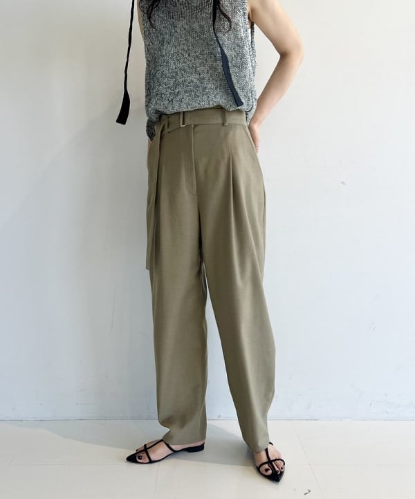 中丸　栞さんの「BEAMS WOMEN｜ポインテッド ヌードサンダル .M」を使ったコーディネート
