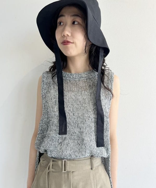 中丸　栞さんの「BEAMS WOMEN｜ポインテッド ヌードサンダル .M」を使ったコーディネート