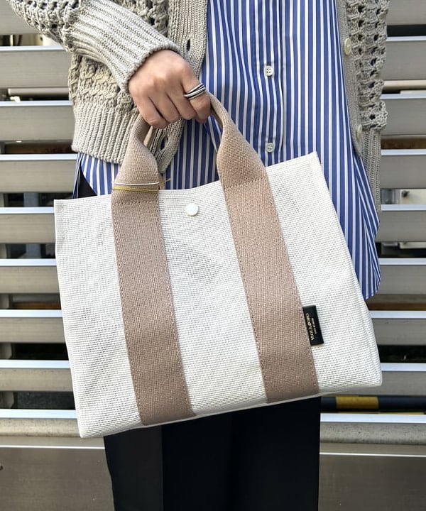 千田 静香さんの「BEAMS WOMEN｜VIOLAd’ORO / ジーノ メッシュ トートバッグ M」を使ったコーディネート