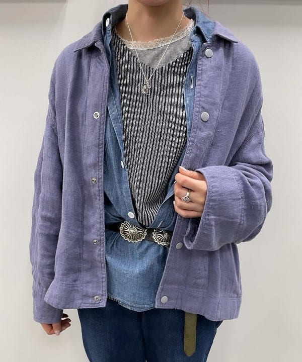 SHINAGAWAさんの「BEAMS WOMEN｜【別注】BUZZ RICKSON'S / シャンブレー ロングスリーブ シャツ」を使ったコーディネート