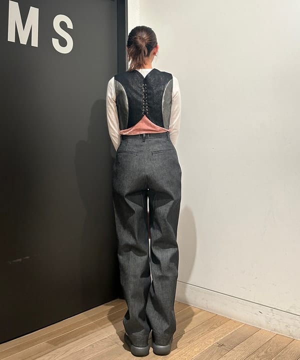 佐藤 亜美さんの「BEAMS WOMEN｜エディター坪田あさみ &times; woadblue &times; Demi-Luxe BEAMS / 別注 2タック デニムパンツ」を使ったコーディネート