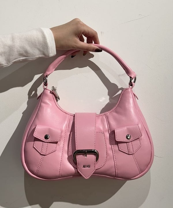 佐藤 亜美さんの「BEAMS WOMEN｜エディター坪田あさみ &times; woadblue &times; Demi-Luxe BEAMS / 別注 2タック デニムパンツ」を使ったコーディネート