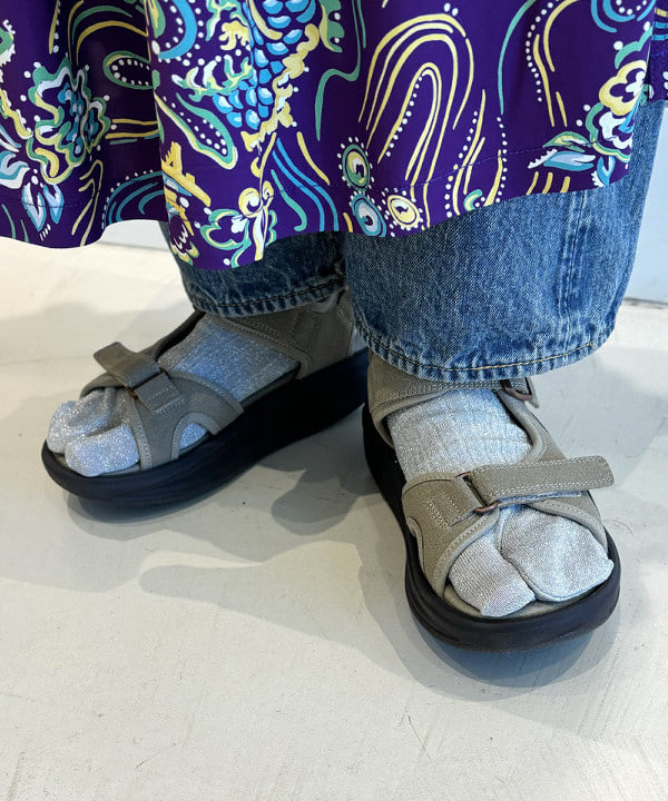 葵さんの「BEAMS WOMEN｜WAREHOUSE & CO. / 別注 ステンシル13 Tシャツ」を使ったコーディネート