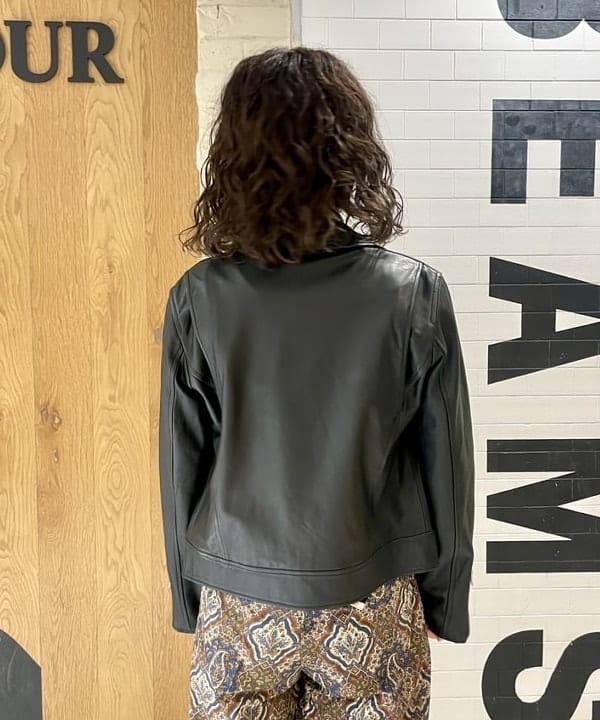 カタヤマ アヤさんの「BEAMS WOMEN｜テレコ リブ クルーネック トップス」を使ったコーディネート