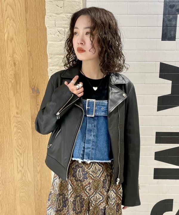 カタヤマ アヤさんの「BEAMS WOMEN｜テレコ リブ クルーネック トップス」を使ったコーディネート