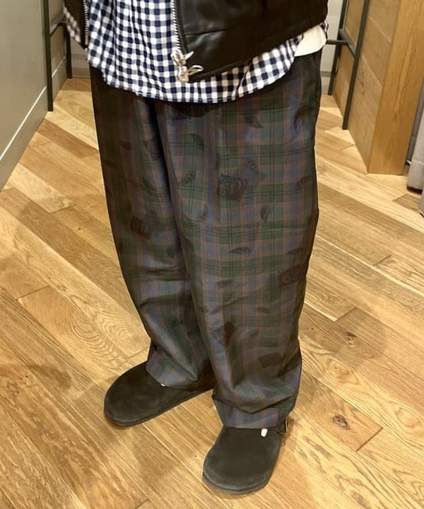 新里 京介さんの「BEAMS WOMEN｜ワイドフィット 4ポケット レザー ブルゾン」を使ったコーディネート