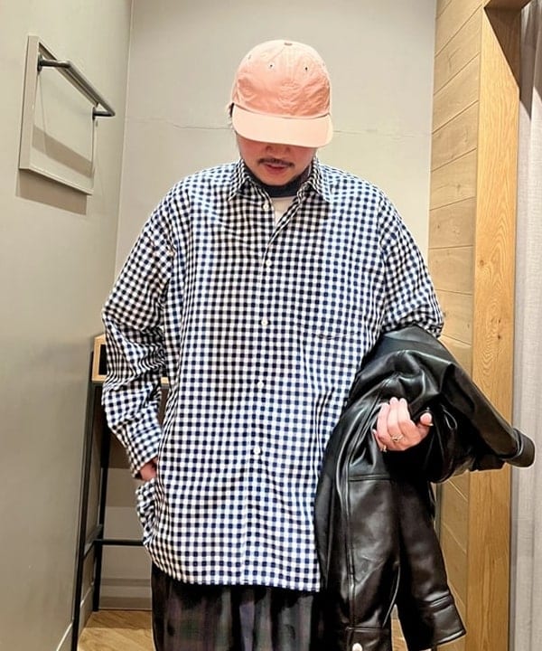 新里 京介さんの「BEAMS WOMEN｜ワイドフィット 4ポケット レザー ブルゾン」を使ったコーディネート