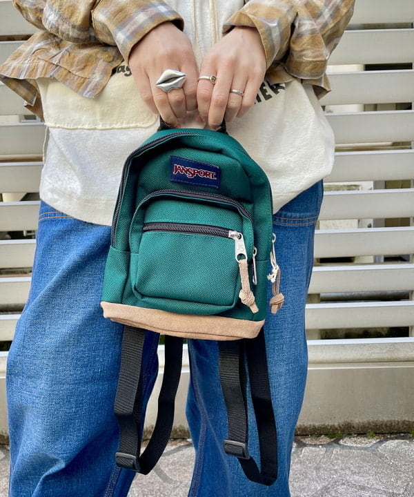 コウリキ　マミさんの「BEAMS WOMEN｜JANSPORT / Right Pack Mini」を使ったコーディネート