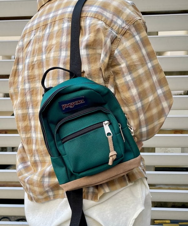 コウリキ　マミさんの「BEAMS WOMEN｜JANSPORT / Right Pack Mini」を使ったコーディネート