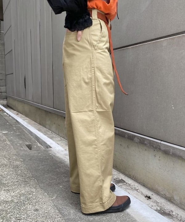 Kaoru Sakumaさんの「BEAMS WOMEN｜BEAMS BOY / ミリタリー チノパンツ」を使ったコーディネート