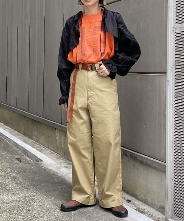 Kaoru Sakumaさんの「BEAMS WOMEN｜BEAMS BOY / ミリタリー チノパンツ」を使ったコーディネート