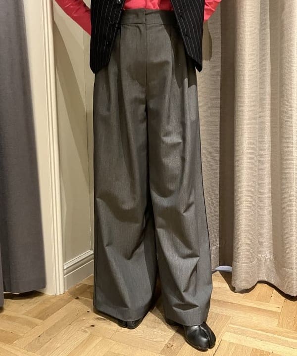 中川　ゆららさんの「BEAMS WOMEN｜Le minor / マドモアゼル バックUネック カットソー」を使ったコーディネート