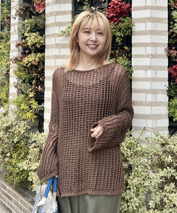 篠崎 香月さんの「BEAMS WOMEN｜Demi-Luxe BEAMS / セミワイド ストレート パンツ」を使ったコーディネート