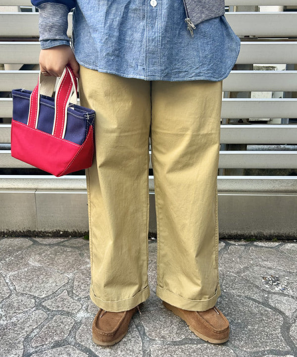 おとむさんの「BEAMS WOMEN｜【別注】BUZZ RICKSON'S / シャンブレー ロングスリーブ シャツ」を使ったコーディネート
