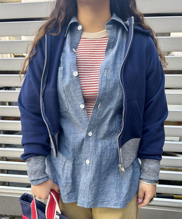 おとむさんの「BEAMS WOMEN｜【別注】BUZZ RICKSON'S / シャンブレー ロングスリーブ シャツ」を使ったコーディネート