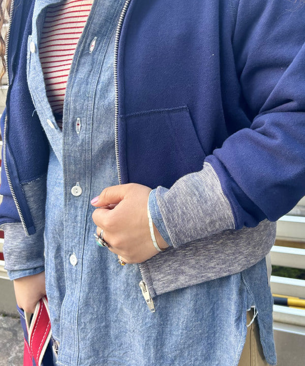 おとむさんの「BEAMS WOMEN｜【別注】BUZZ RICKSON'S / シャンブレー ロングスリーブ シャツ」を使ったコーディネート