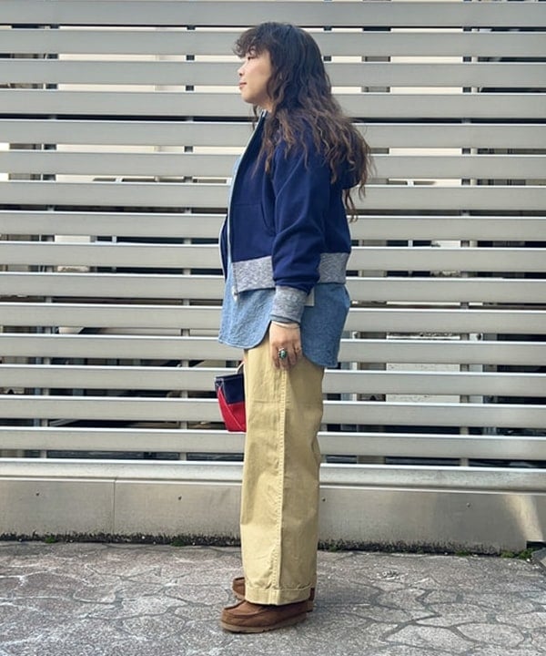 おとむさんの「BEAMS WOMEN｜【別注】BUZZ RICKSON'S / シャンブレー ロングスリーブ シャツ」を使ったコーディネート