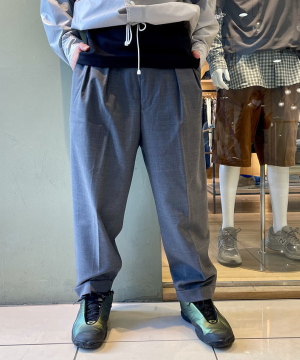 佐藤 大斗さんの「BEAMS WOMEN｜BEAMS PLUS / 2プリーツ トロピカルウール トラウザーズ」を使ったコーディネート