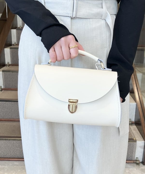 蒲原 捺美さんの「BEAMS WOMEN｜Demi-Luxe BEAMS / オフショルダ― プルオーバーニット」を使ったコーディネート