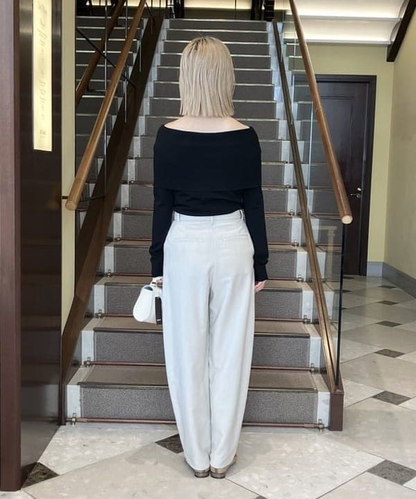 蒲原 捺美さんの「BEAMS WOMEN｜Demi-Luxe BEAMS / オフショルダ― プルオーバーニット」を使ったコーディネート