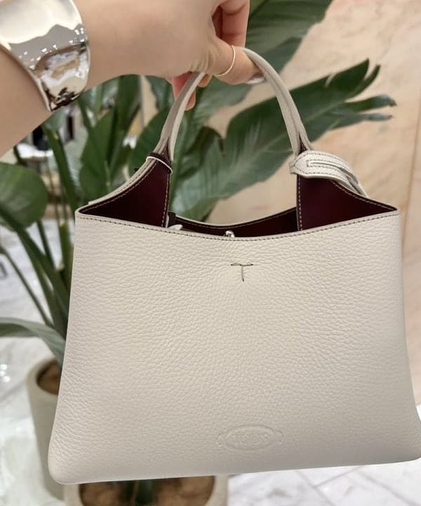 佐藤 美樹さんの「BEAMS WOMEN｜Demi-Luxe BEAMS / ウエーブ ワイド バングル」を使ったコーディネート