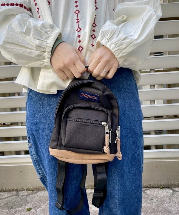 コウリキ　マミさんの「BEAMS WOMEN｜JANSPORT / Right Pack Mini」を使ったコーディネート